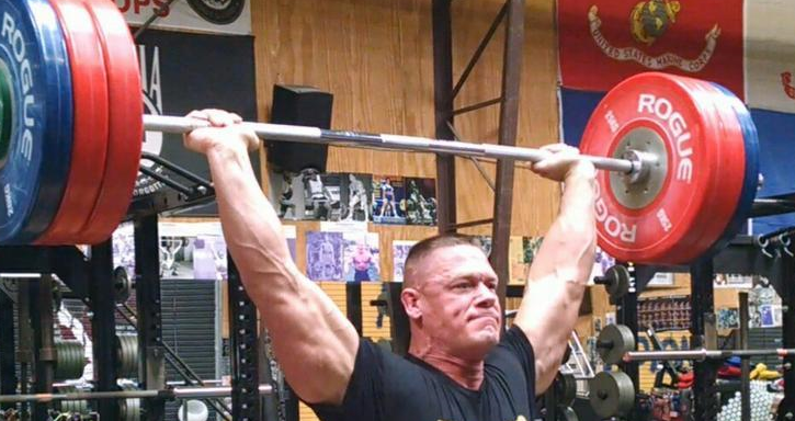 Découvrez la salle de sport de John Cena !