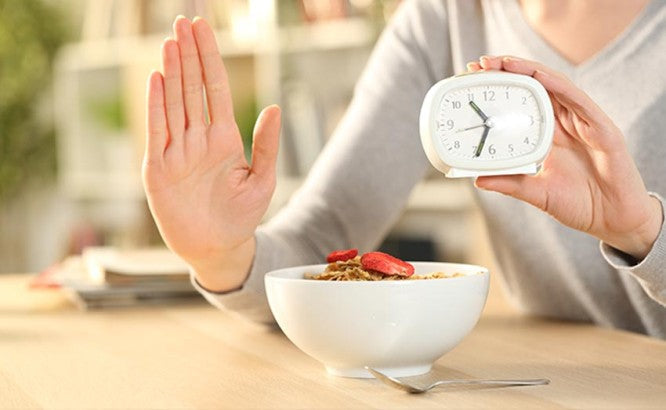 Le jeune intermittent : un coupe-faim efficace ?